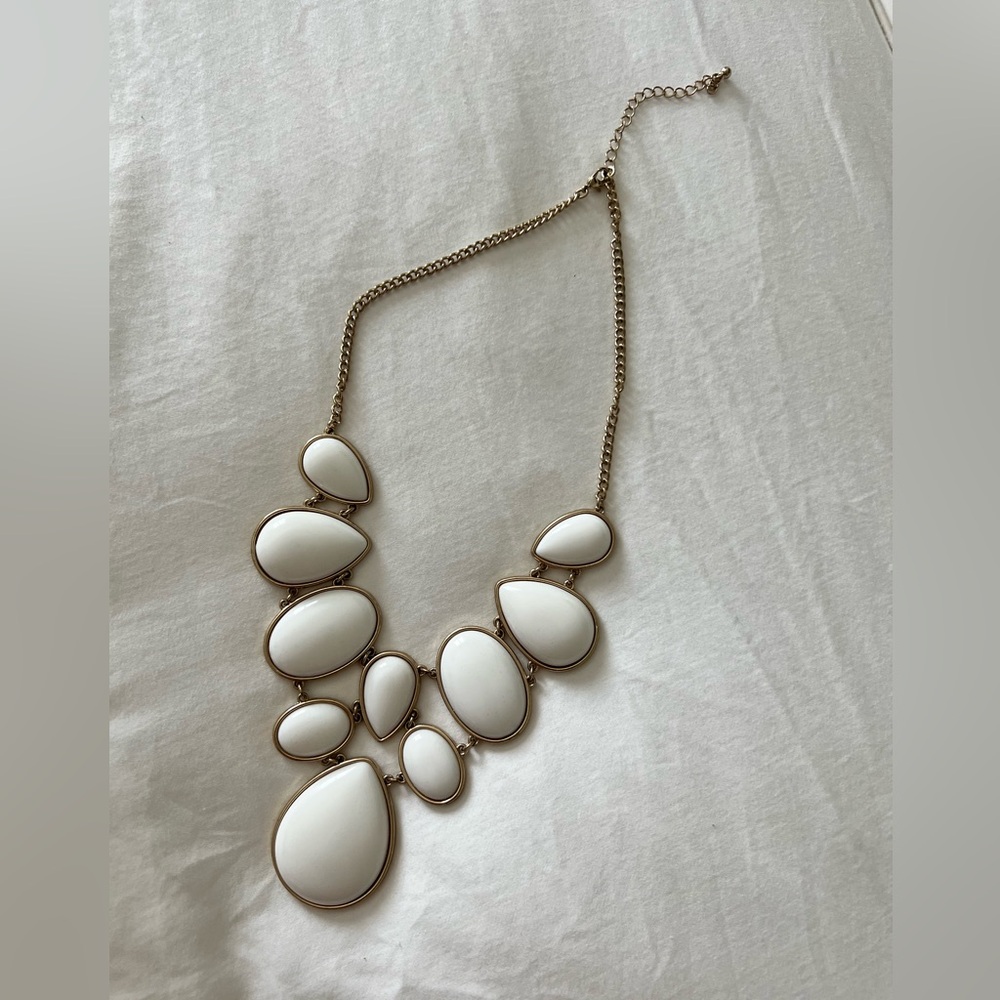 Forever 21 White Statement Necklace - like new
